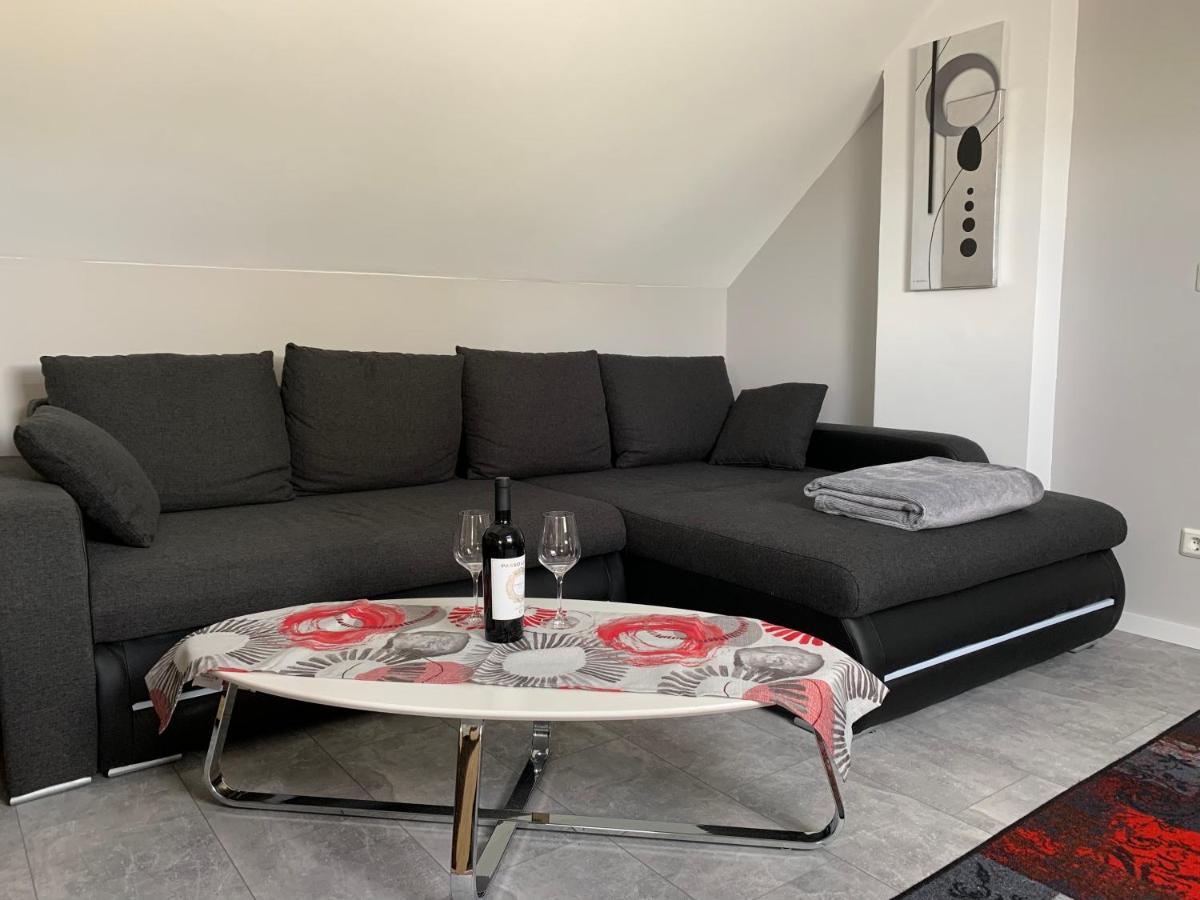 Ferienwohnung Sunny - Moderne Ferienwohnung Im Gruenen In Saarbruecken-West Esterno foto