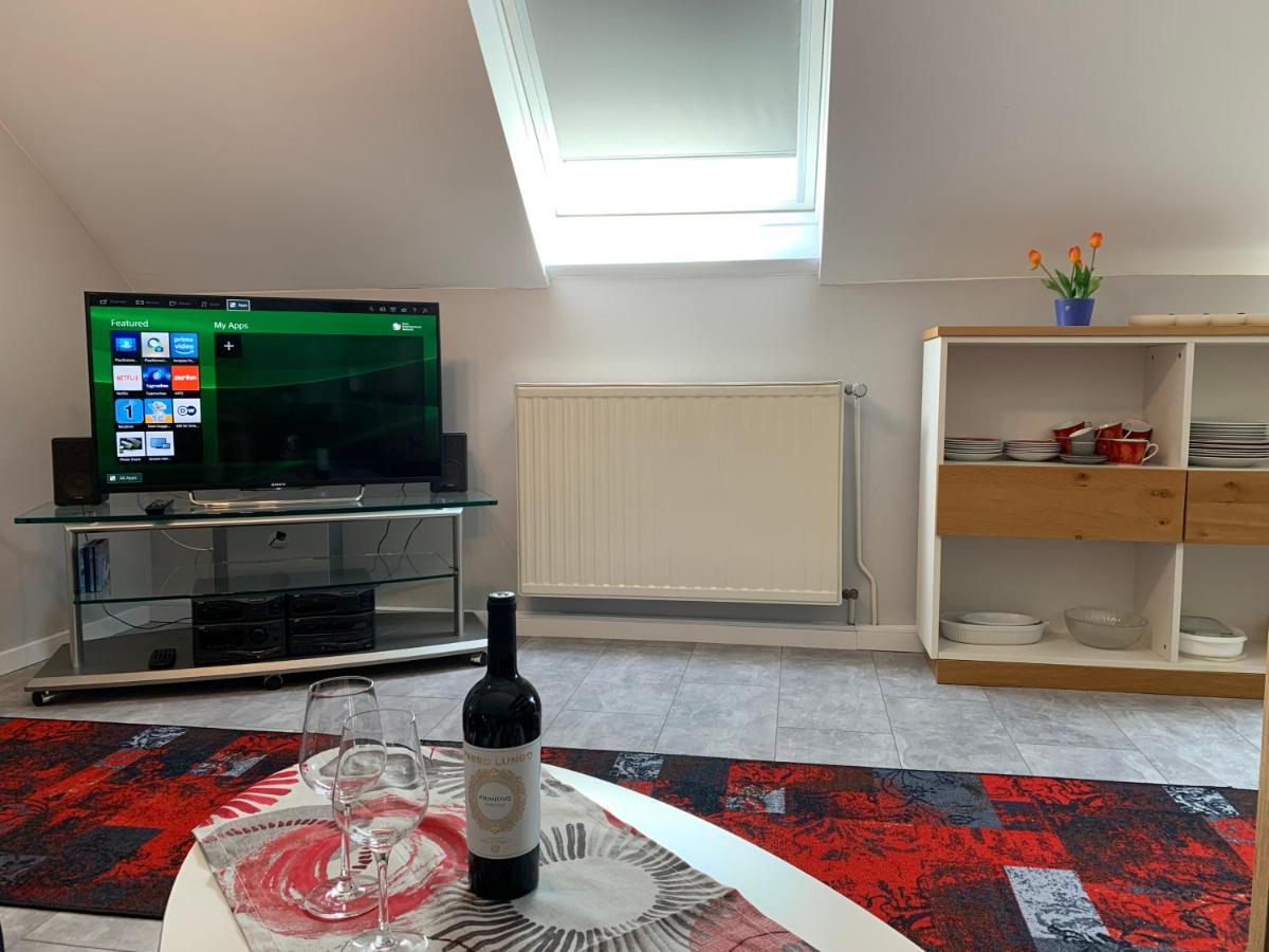 Ferienwohnung Sunny - Moderne Ferienwohnung Im Gruenen In Saarbruecken-West Esterno foto